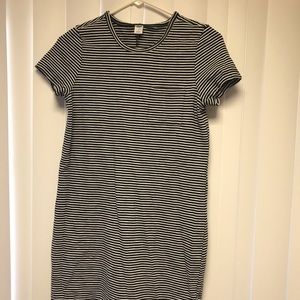 Black and White Striped Pocket T-Shirt Dress